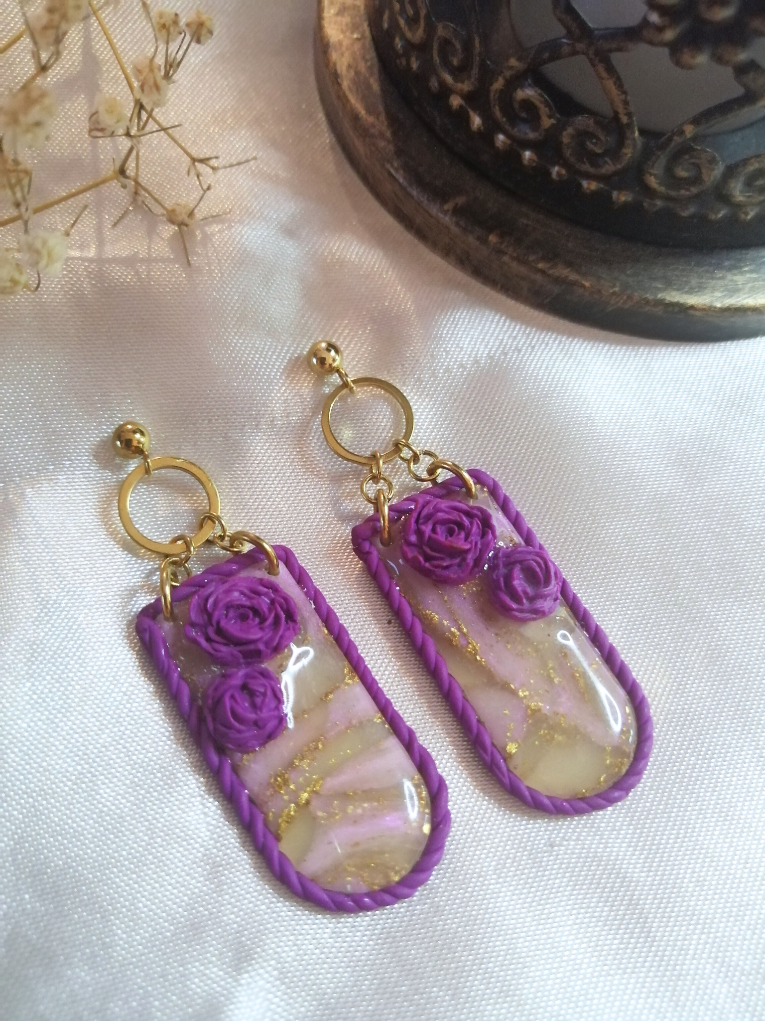 Boucles effet marbré rose et ses détails violets
