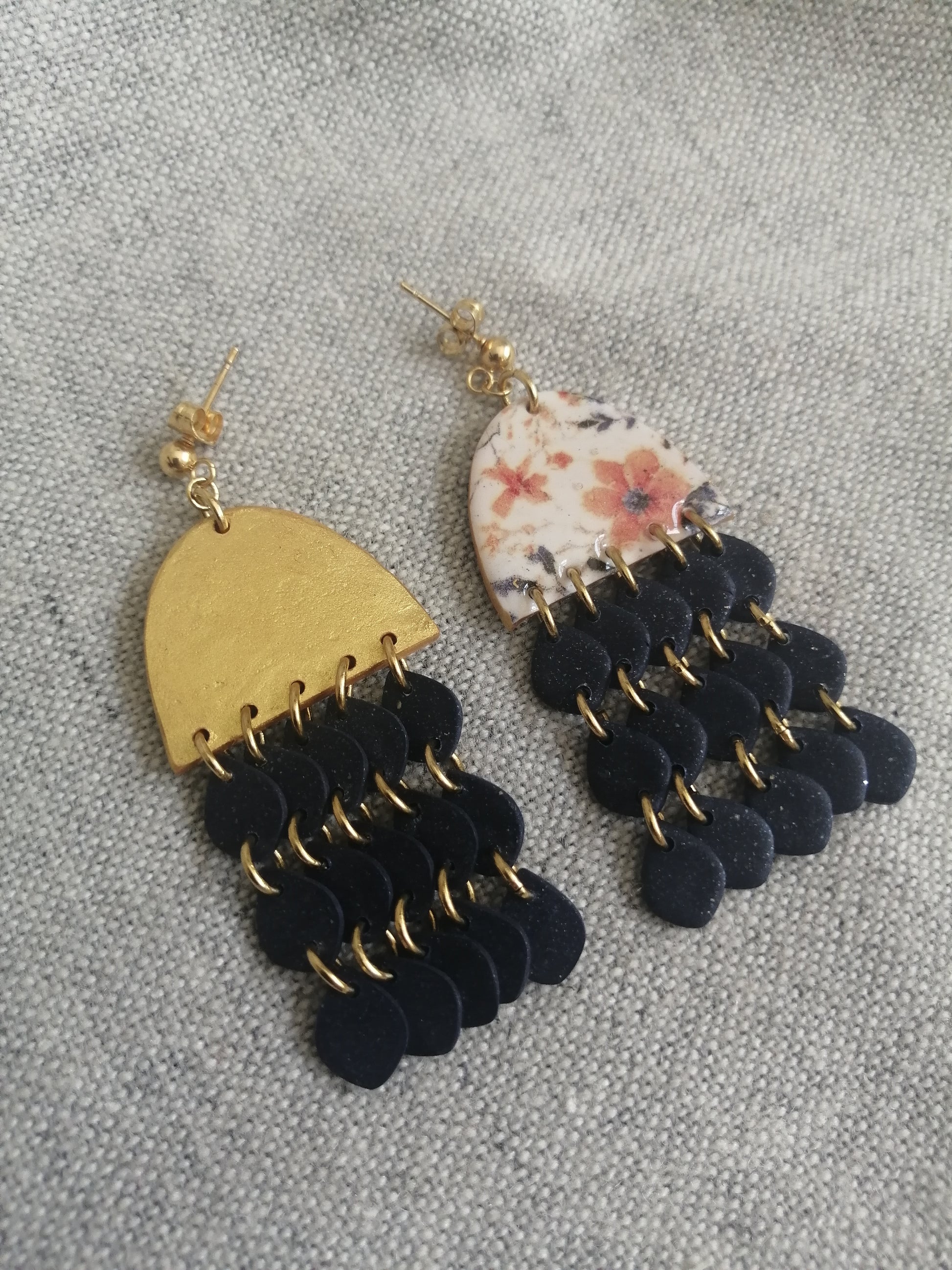 Boucles longues fleuries pampilles gouttes bleues