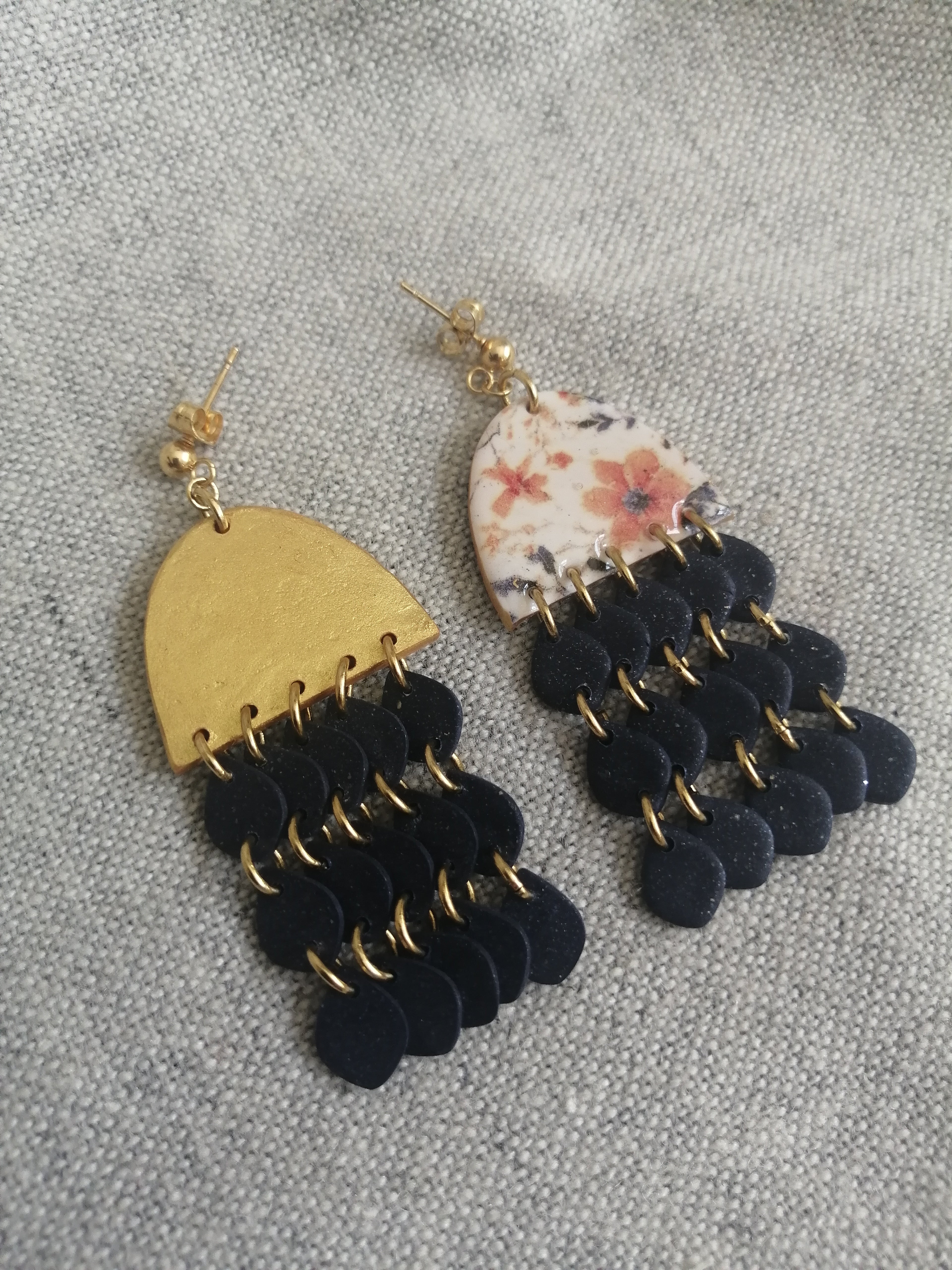 Boucles longues fleuries pampilles gouttes bleues