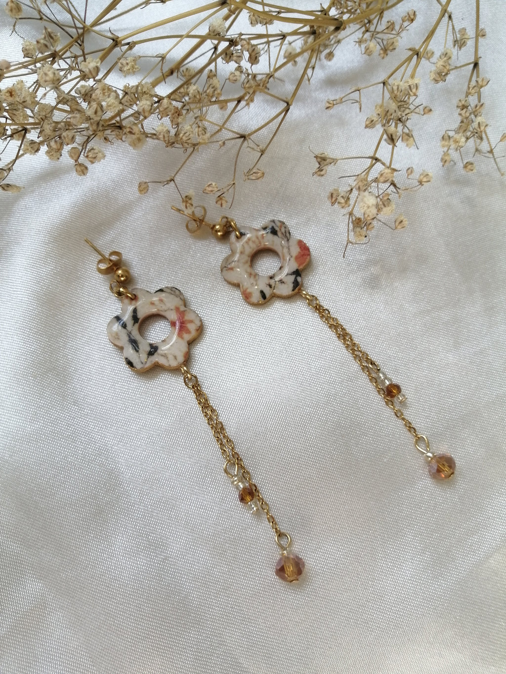 Boucles fleur avec chaînes et perles
