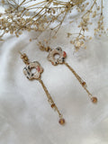Boucles fleur avec chaînes et perles