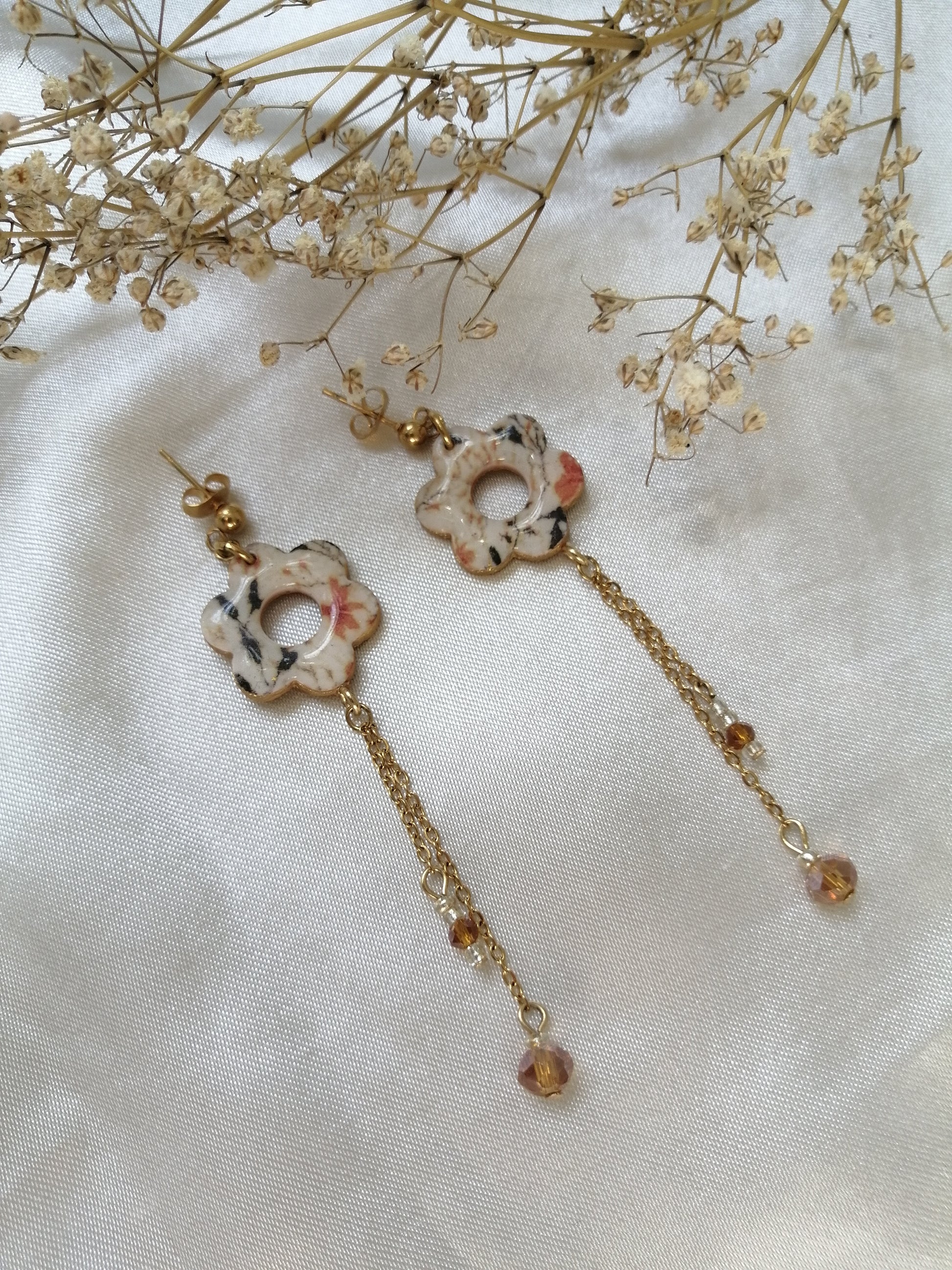 Boucles fleur avec chaînes et perles