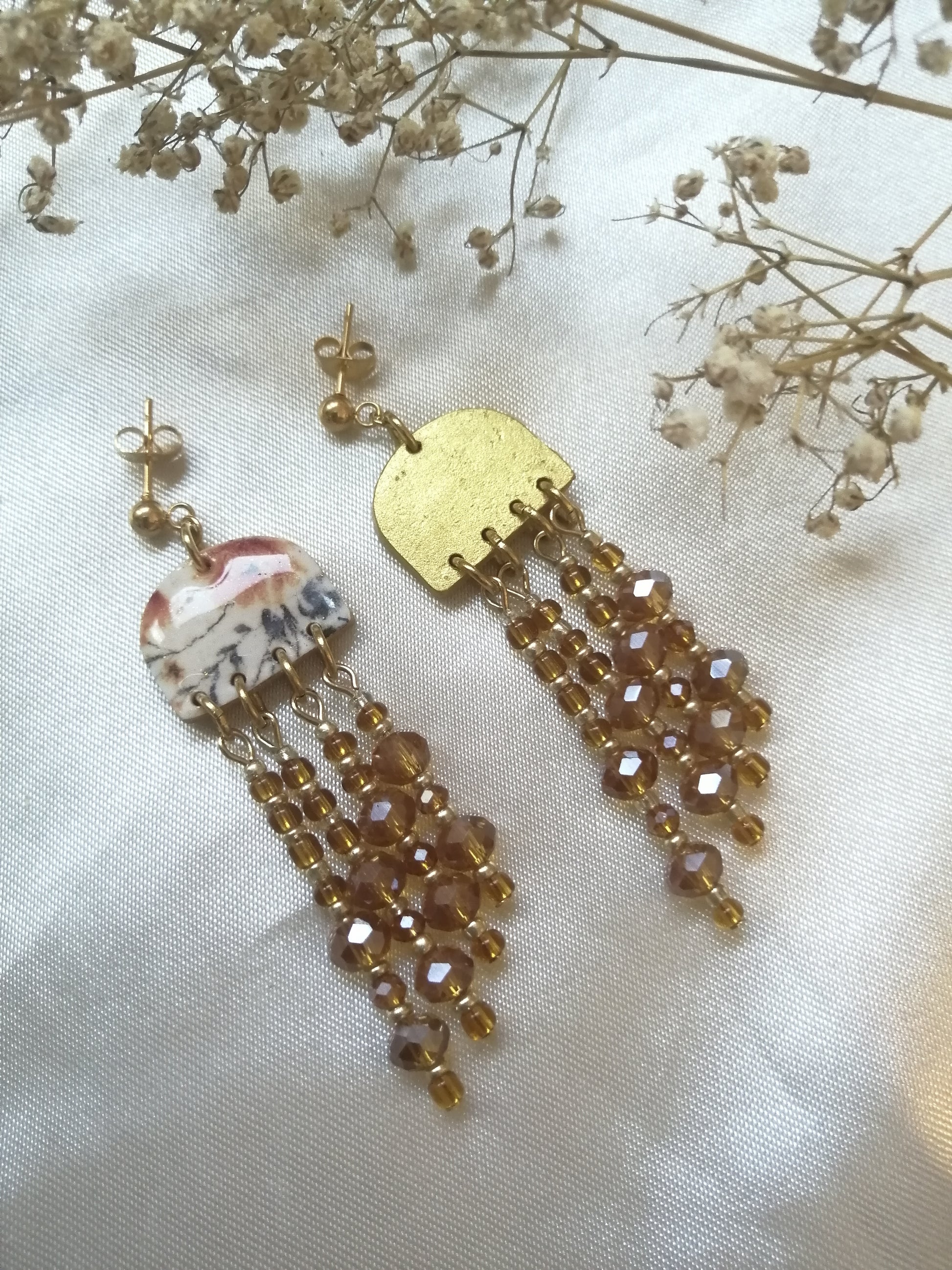 Boucles fleuries perles en cascade