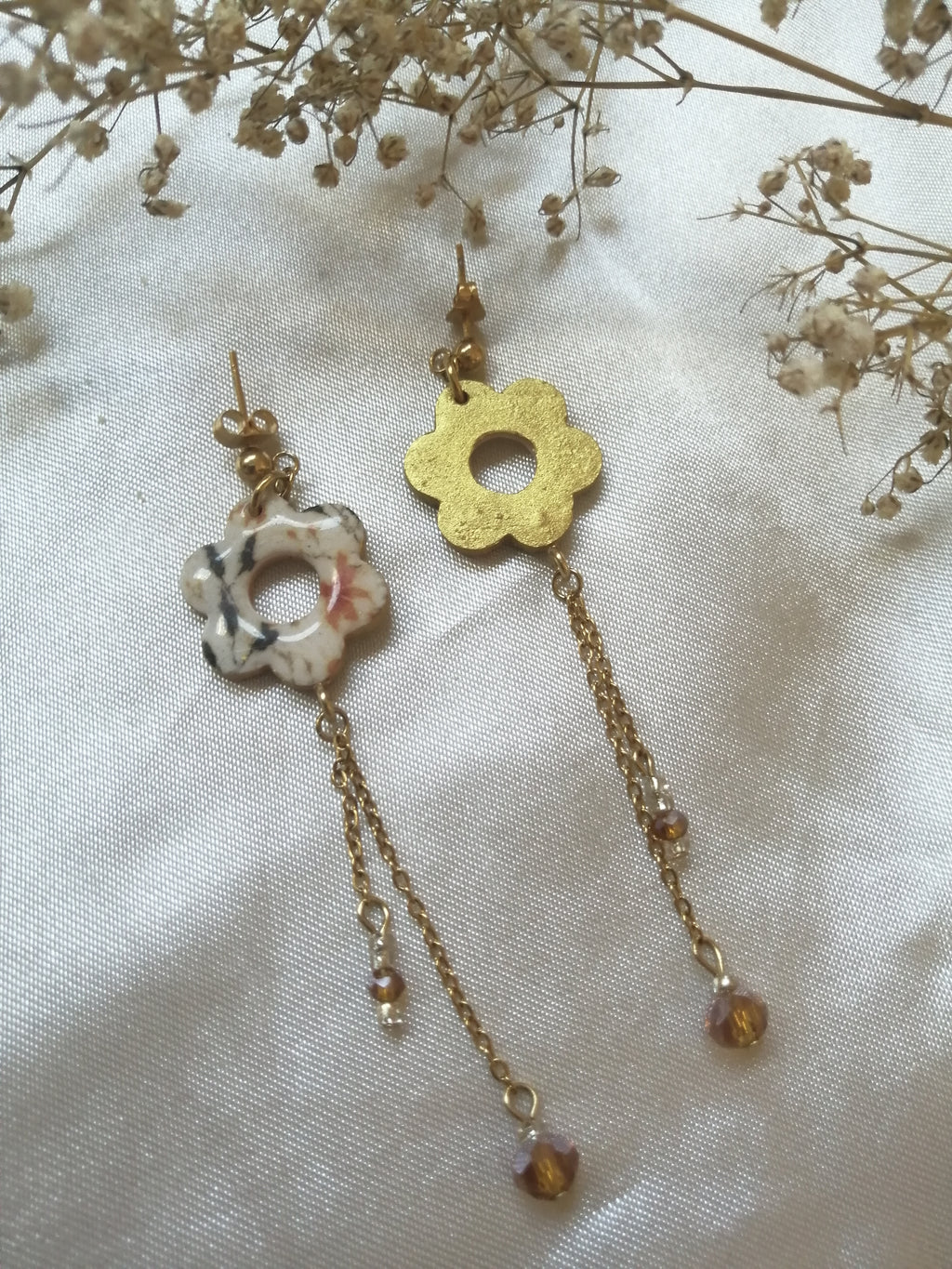 Boucles fleur avec chaînes et perles