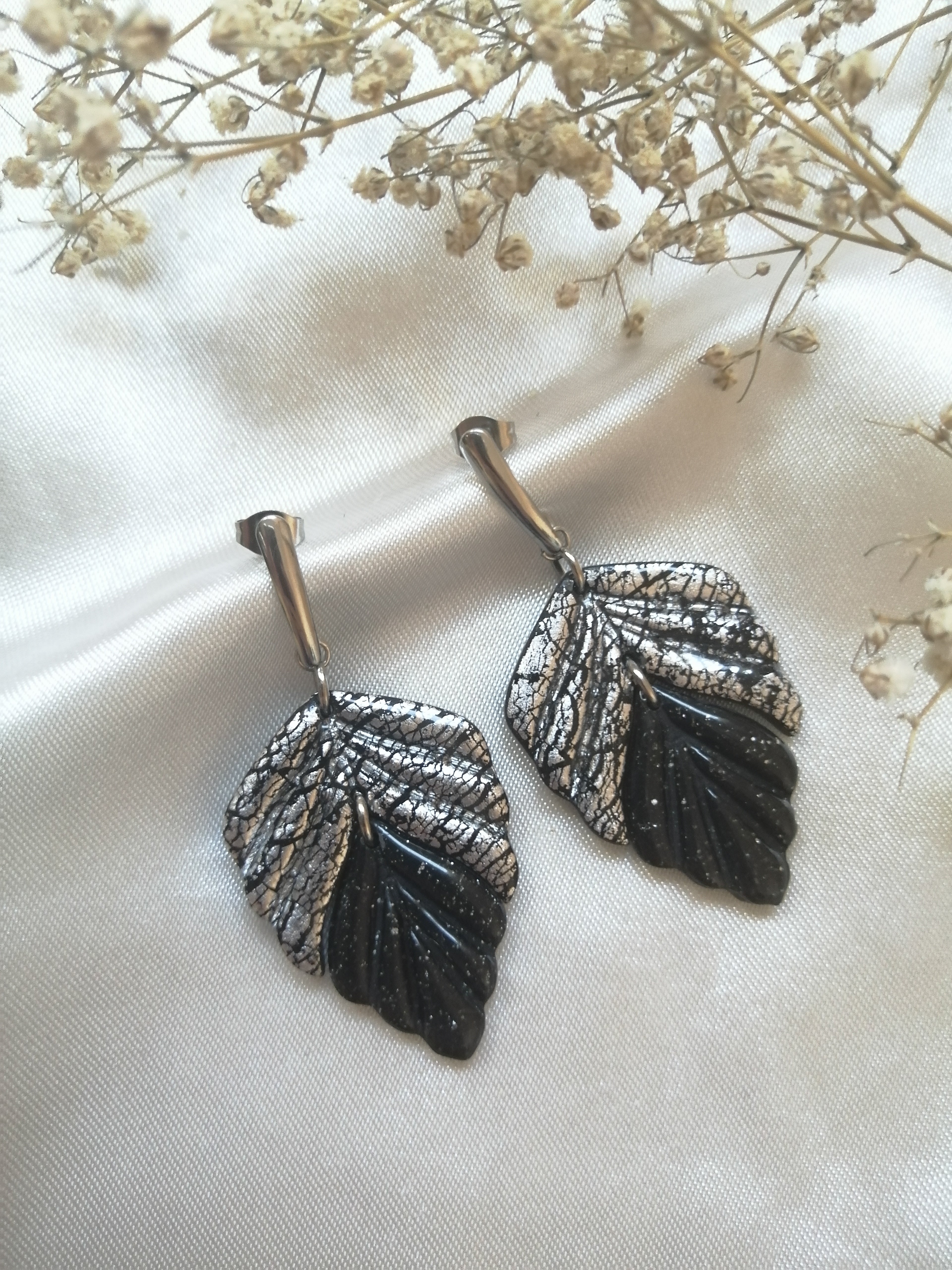 Boucles feuille argentée