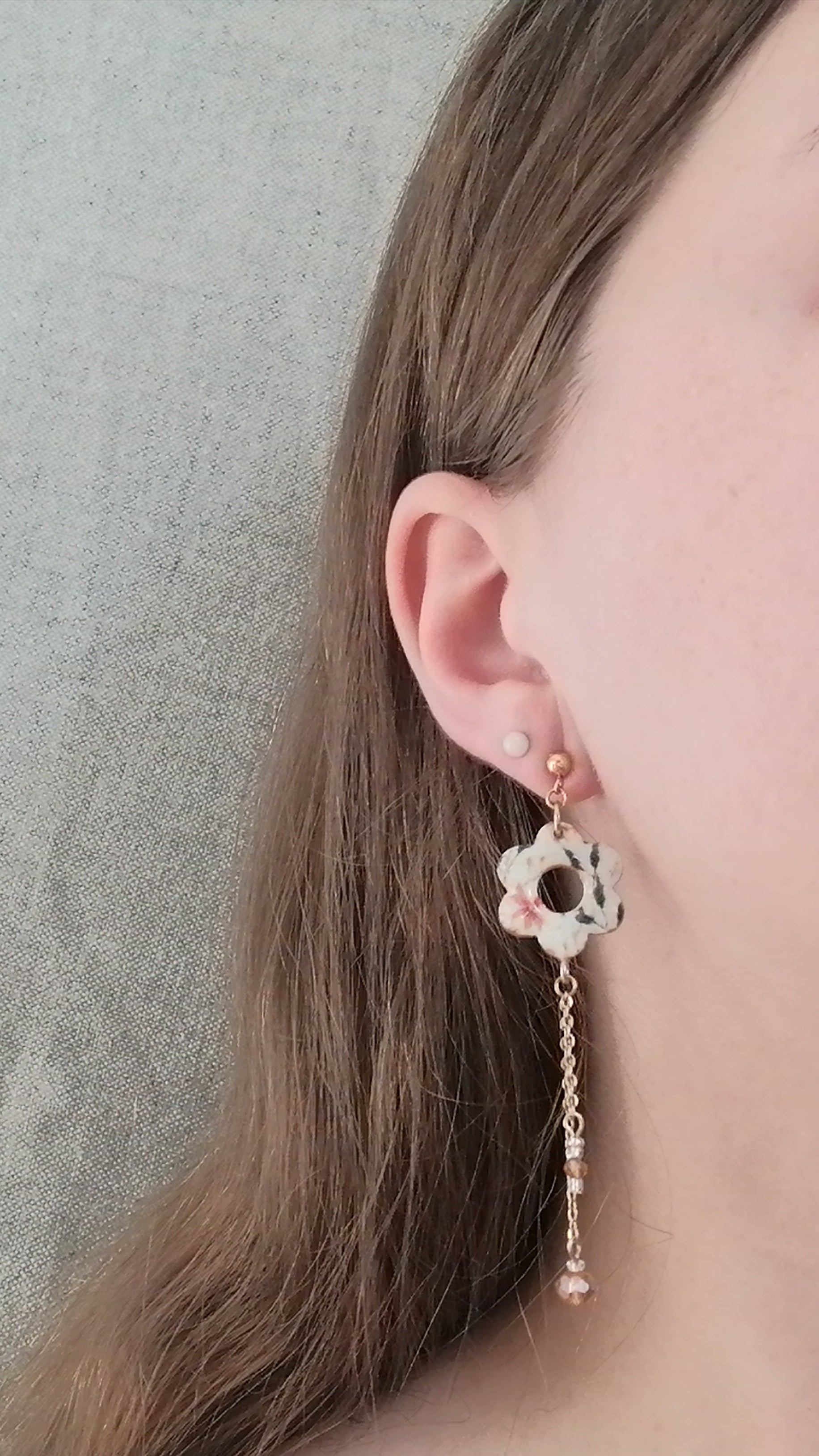 Boucles fleur avec chaînes et perles
