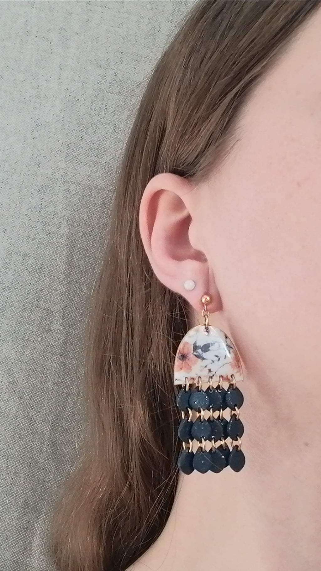 Boucles longues fleuries pampilles gouttes bleues