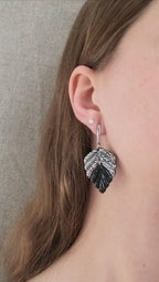 Boucles feuille argentée