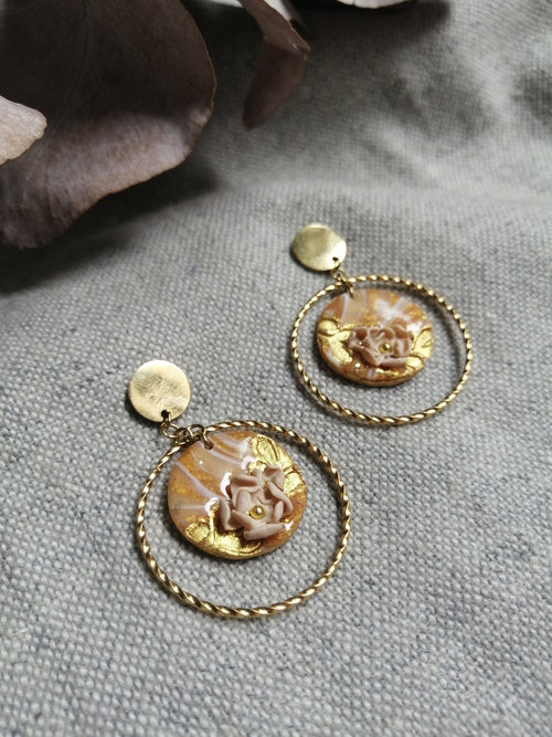 Boucles anneau fleuri doré