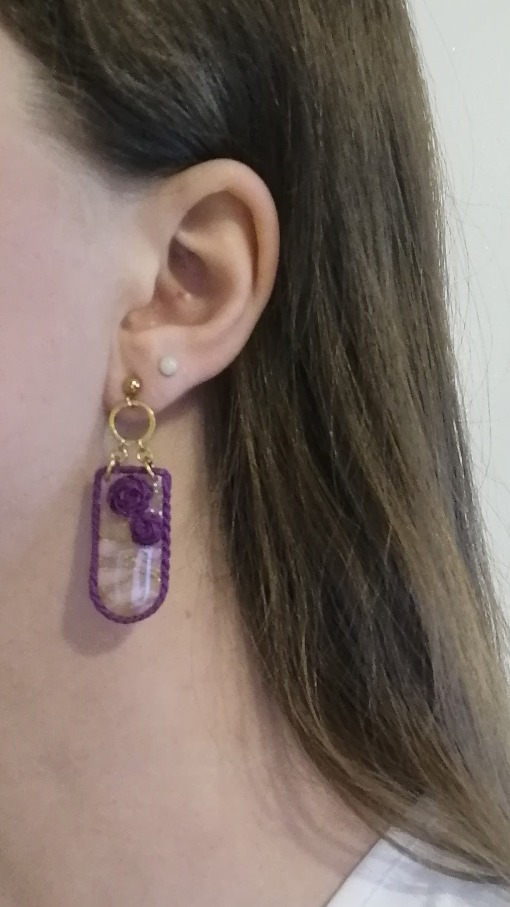 Boucles effet marbré rose et ses détails violets
