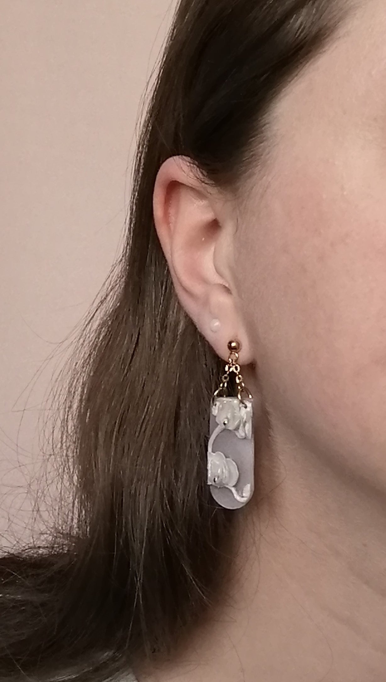 Boucles fleuries blanc nacré et chaînettes - 2 versions