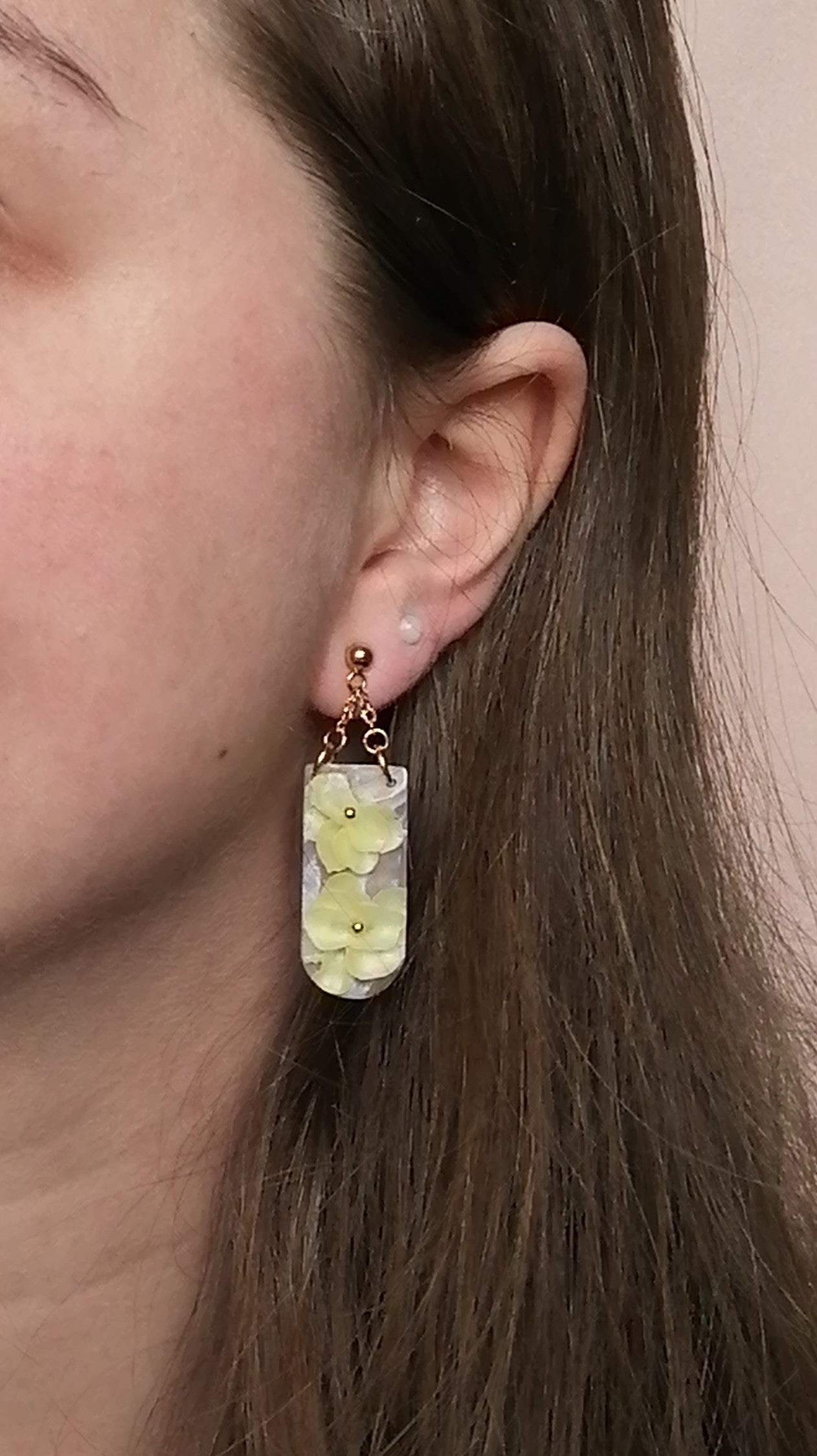 Boucles fleuries jaune et chaînettes - 2 versions